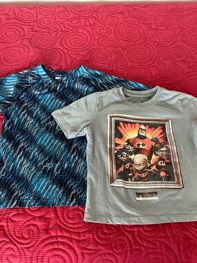 Bundle of 2 Boy T Shirts Disney Incredibles 2 and Gymboree